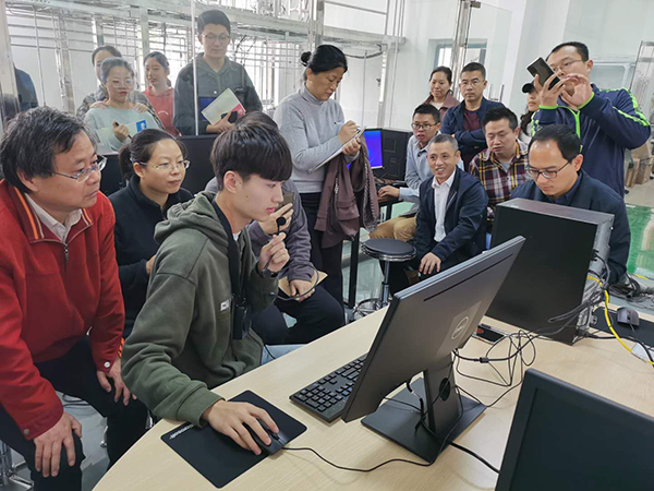 公司赴江西農(nóng)業(yè)大學進行項目培訓